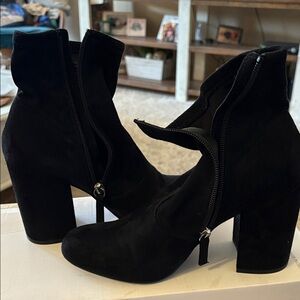 Steve Madden Black Suede Heeled Boots, good condition!